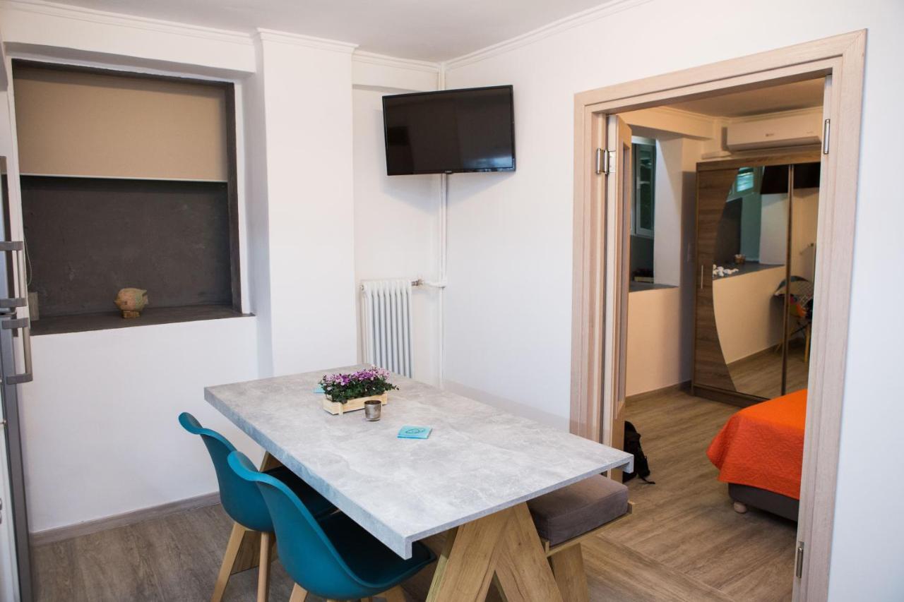 אתונה Stylish, Comfortable, Basement Loft-Like Apartment With Amenities מראה חיצוני תמונה