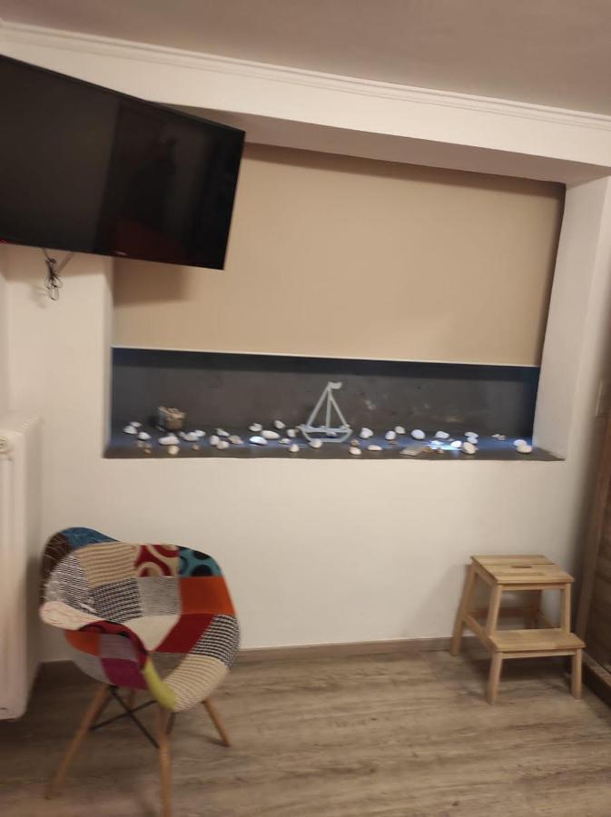 אתונה Stylish, Comfortable, Basement Loft-Like Apartment With Amenities מראה חיצוני תמונה