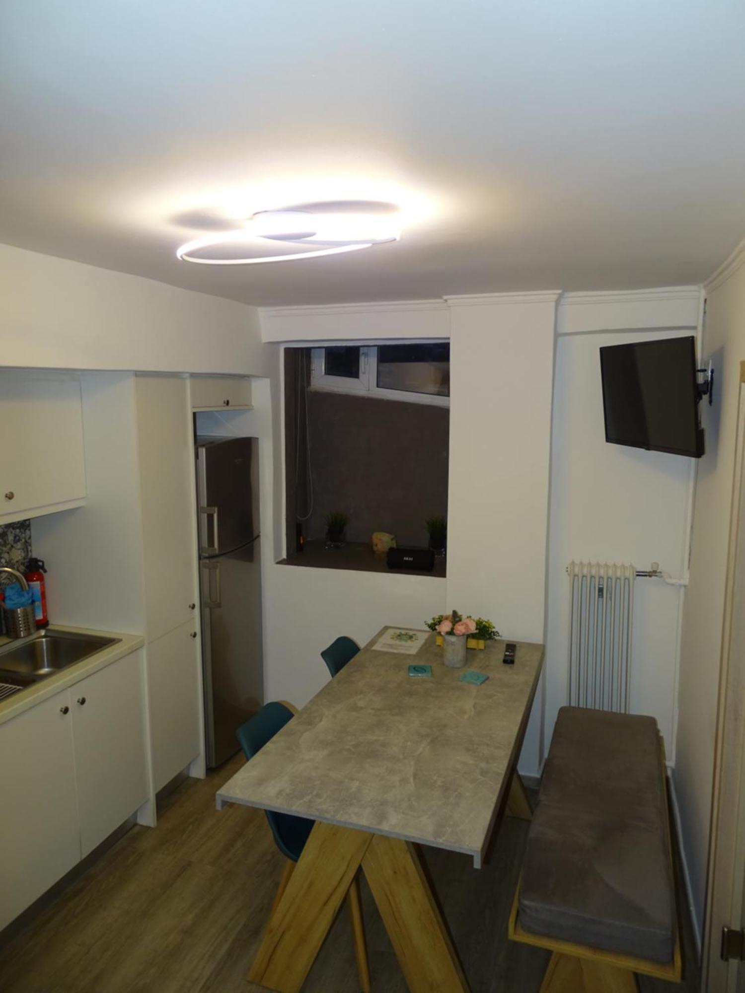 אתונה Stylish, Comfortable, Basement Loft-Like Apartment With Amenities מראה חיצוני תמונה